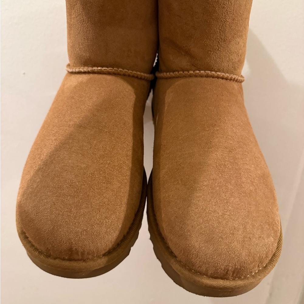 Ugg chestnut boots size 10